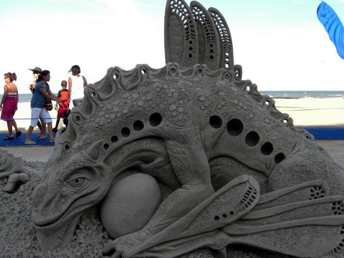 sculpture-de-sable-un-dragon-fantastique