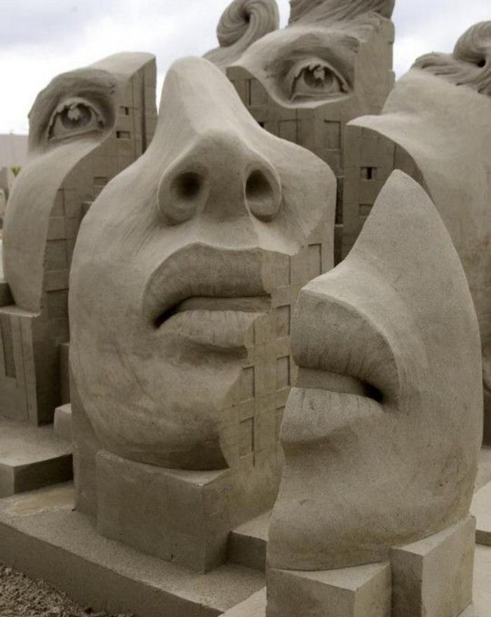 sculpture-de-sable-visage-déstructuré