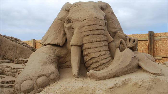 sculpture-de-sable-éléphnant-géant