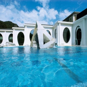 Thermes de spa contemporains - eaux curatives et jolie architecture