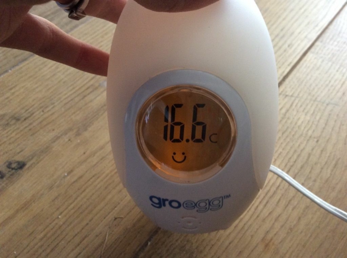 thermometre-bebe-pour-la-chambre-bois