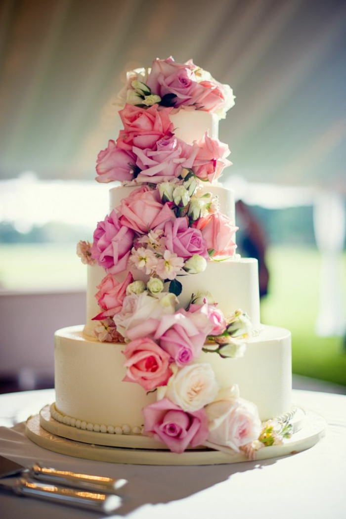 0-comment-choisir-la-meilleure-decoration-pour-le-gateau-de-mariage-pièce-montée-decoration-avec-fleurs