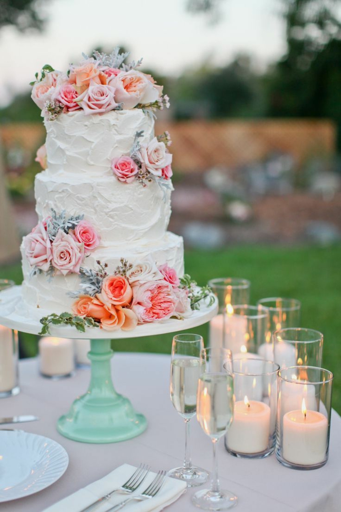 0-le-meilleur-gâteau-de-mariage-pièce-montée-coux-mariage-avec-decoration-fleurs-colorés