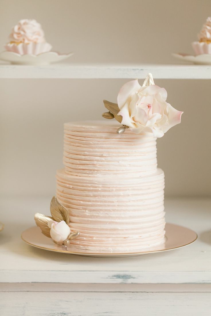 0-simple-et-elegant-design-de-gateau-de-mariage-pièce-montée-wedding-cake-du-vanille