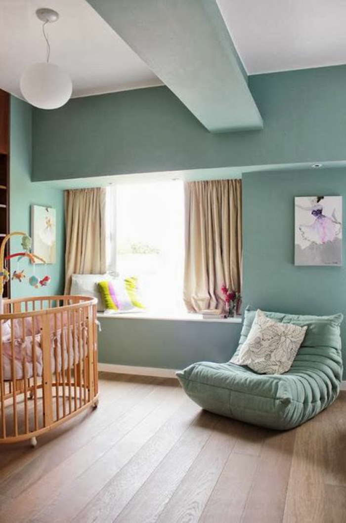 1-joli-chauffeuse-conforama-de-couleur-bleu-ciel-pour-la-chambre-d-enfant-murs-bleu-clair