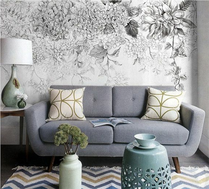 1-joli-papier-peint-leroy-merlin-dans-le-salon-moderne-avec-canape-gris-et-tapis-a-rayures-colorés