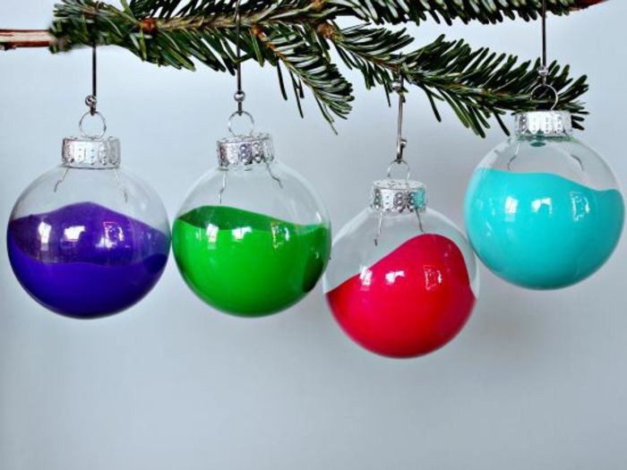 1-jolie-decoration-avec-boules-de-noel-a-decorer-boule-de-Noël-pour-le-sapin-vert