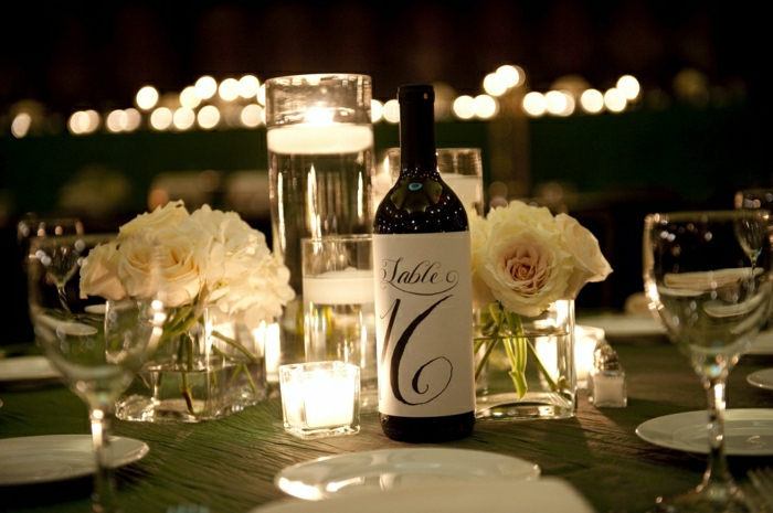 1-la-meilleure-etiquette-personnalisée-bouteille-de-vin-de-mariage-sur-la-table-de-mariage