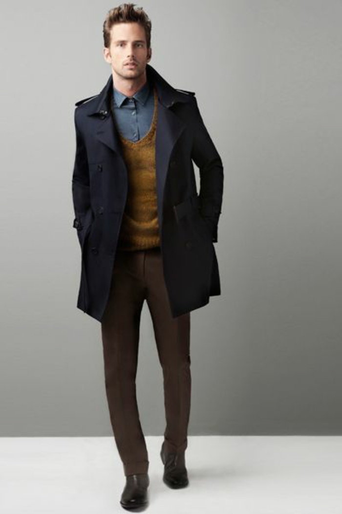 1-manteau-long-homme-manteau-homme-zara-de-couleur-bleu-foncé-avec-chemise-en-denim-et-pantalon-noir