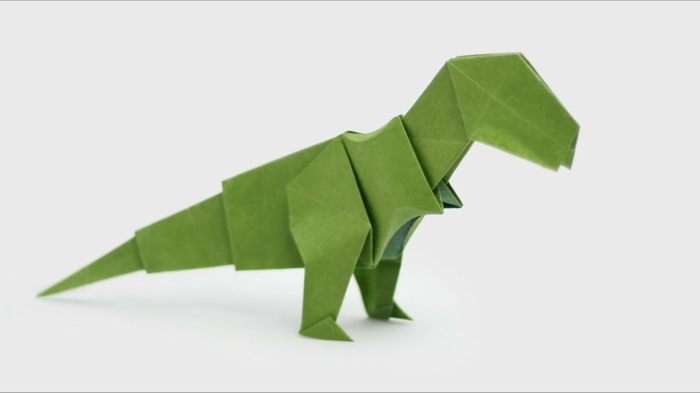 1-origami-facile-a-faire-en-forme-de-dragon-vert-creer-un-pliage-en-papier
