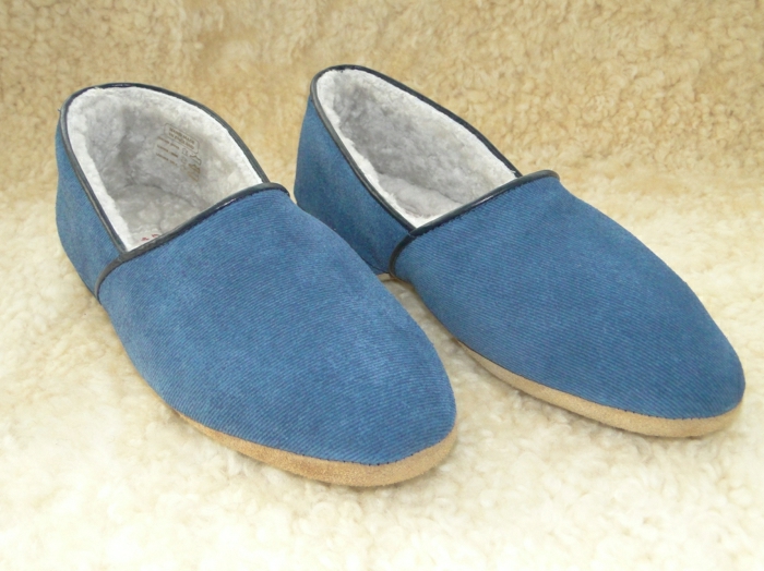 1-pantoufles-charentaises-pantoufles-homme-de-couleur-bleu-foncé-pour-avois-chaud-chez-sois