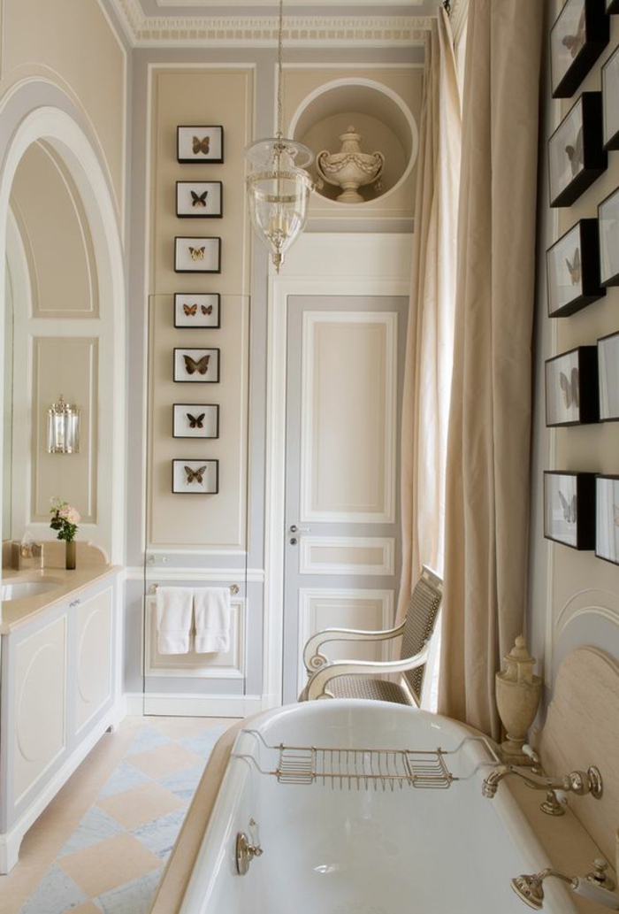1-salle-de-bain-de-style-baroque-salle-de-bain-beige-avec-carrelage-beige-et-interieur-de-luxe