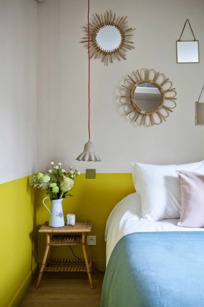 3-idee-deco-mur-salon-dans-la-chambre-a-coucher-decoration-demi-mur-jaune-blanc