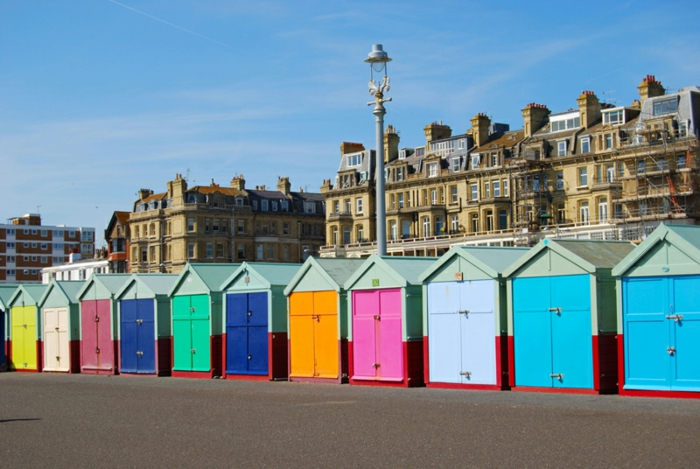 Angleterre-UK-Brighton-cité-touristique-et-historique-pavilions-colorés-pres-de-la-mer