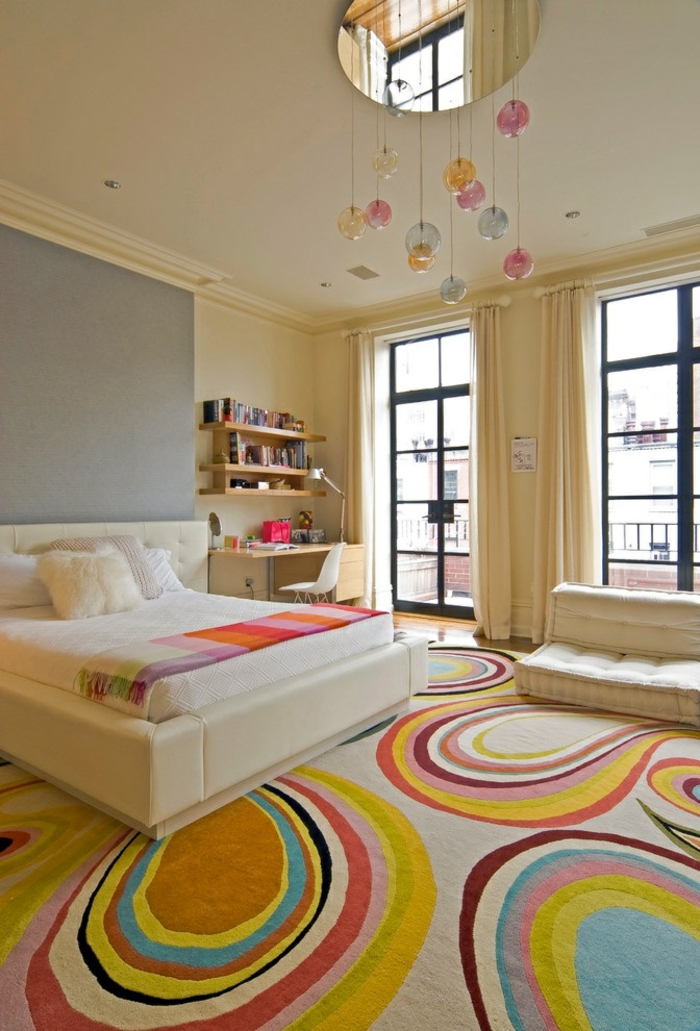 Chambre-à-coucher-bien-aménagée-tapis-coloré-une-idée