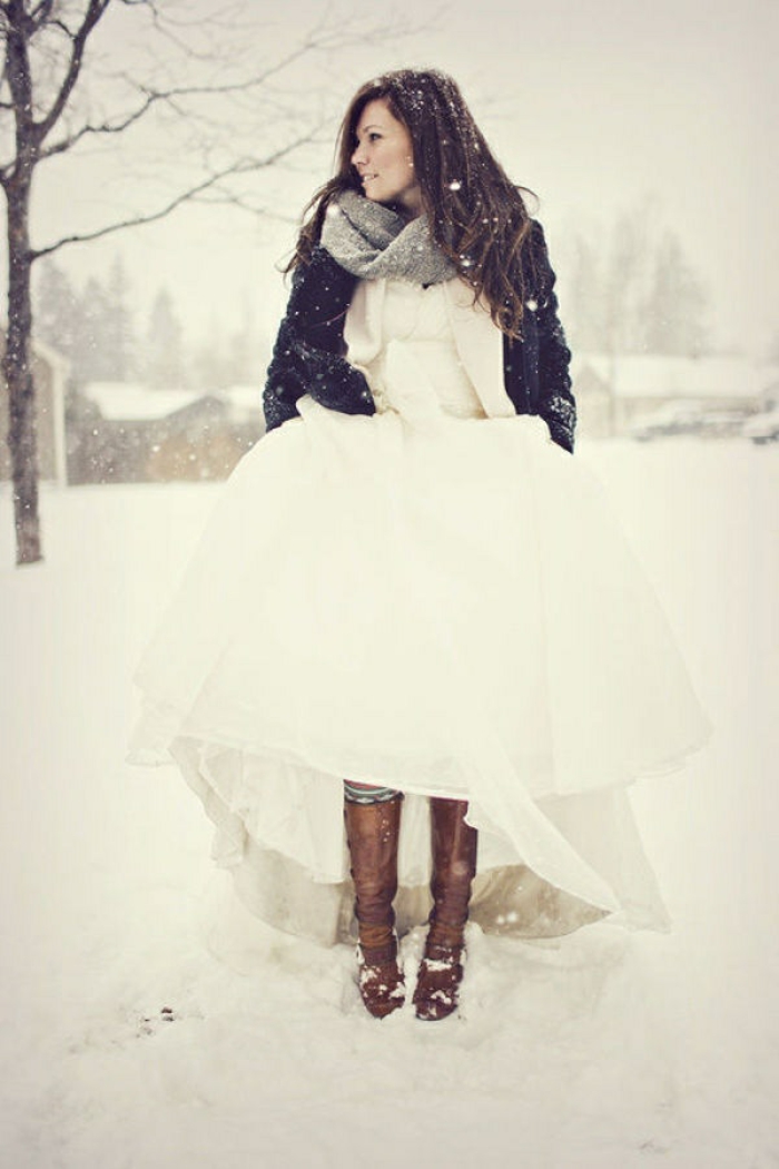 Mariage-robe-de-mariée-d-hiver-bohème-en-hiver-avec-bottes-resized