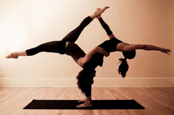 acro-yoga-balance-et-symétrie-yogique
