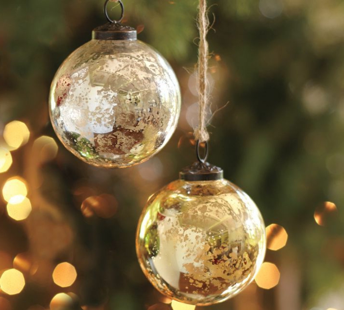 boule-de-Noël-en-verre-decoration-de-noel-pour-le-sapin-de-noel-sapin-de-noel