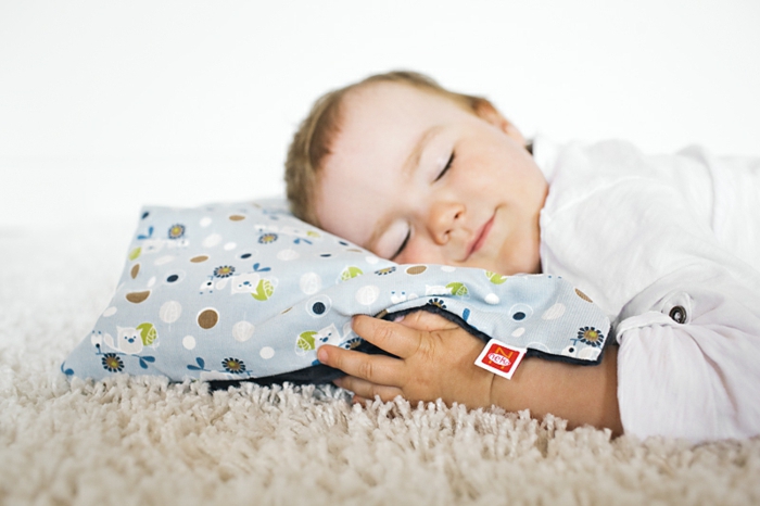 oreiller-enfant-bébé-dort-belle-idée-lit-oreiller-enfant-déco-chambre-bébé