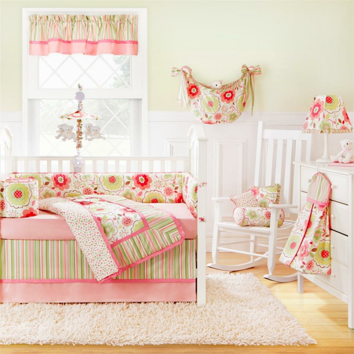 chambre-bebe-linge-lit-bébé-le-lit-de-votre-bébé-cool-blanc-et-rose