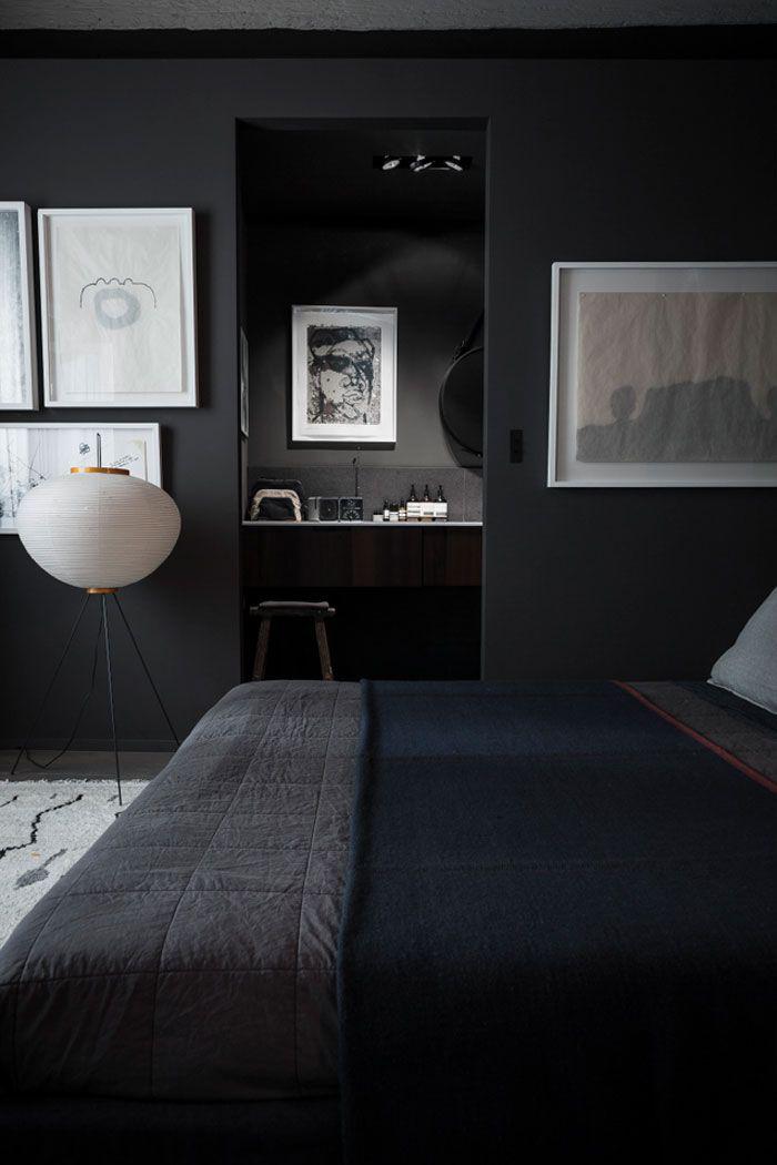chambre-à-coucher-moderne-en-noir-avec-petit-office-de-travail