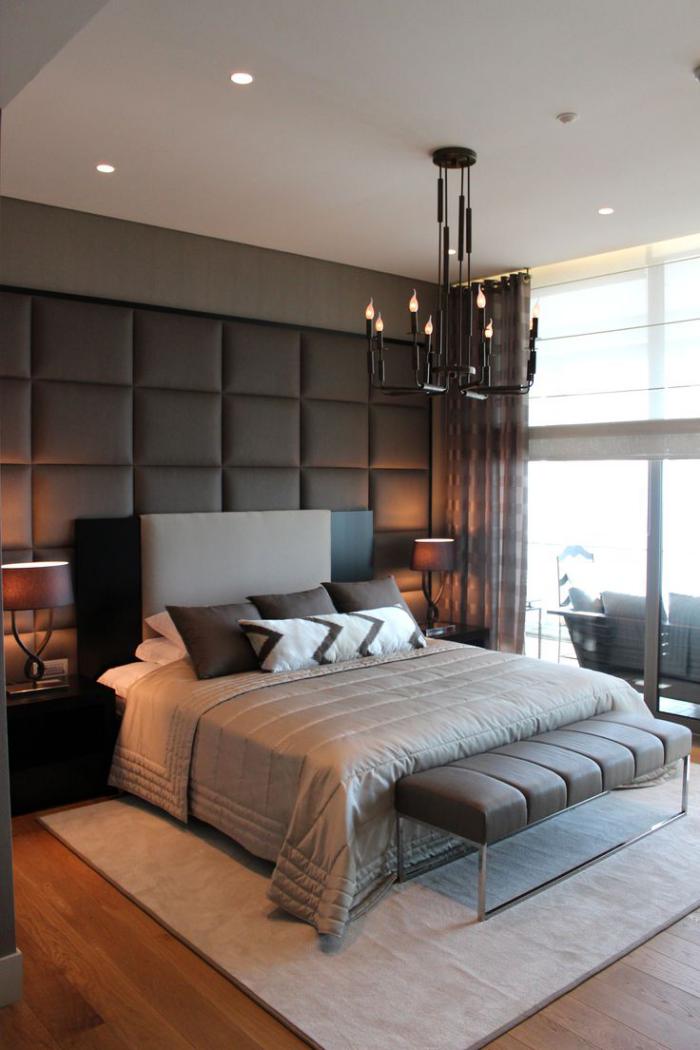 chambre-à-coucher-moderne-tête-de-lit-géante-chandelier-original