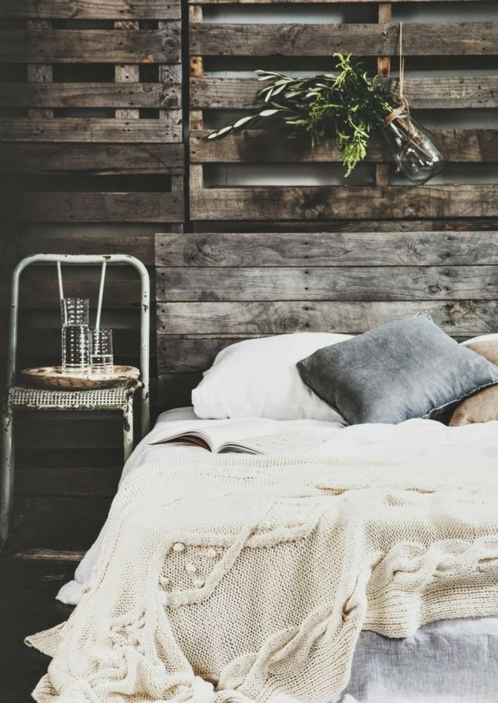confort-sur-le-lit-la-taie-d-oreiller-tête-d-oreiller-beau-lit-idée-amenagement-chambre-à-coucher
