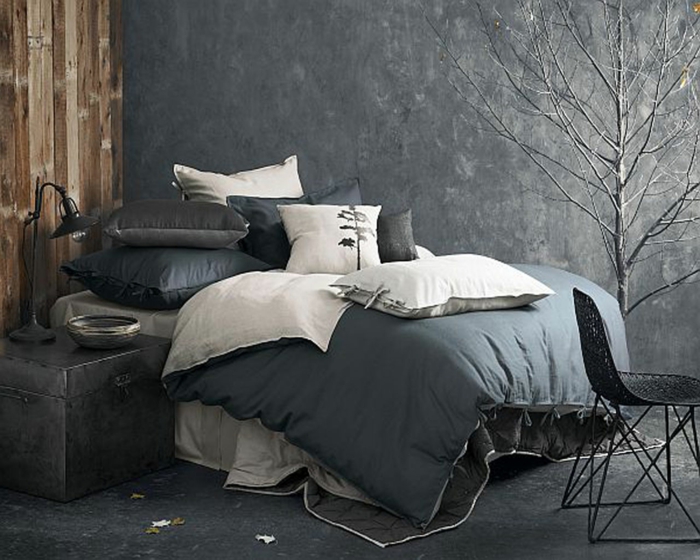 confort-sur-le-lit-la-taie-d-oreiller-tête-d-oreiller-cool-en-gris