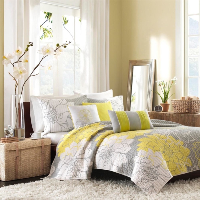 couleur-chambre-adulte-en-jaune-et-gris-design-orchidée