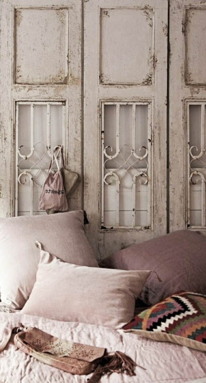déco-salle-de-séjour-en-violet-claire-couleur-parme-idée-vintage