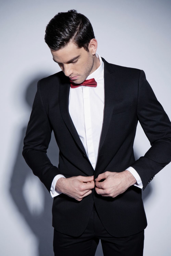 homme-chic-élégance-classique-idée-tenue-coutume-noir-chemise-blanche