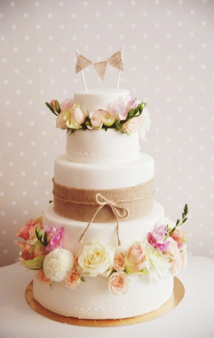 joli-gâteau-de-mariage-a-faire-vous-memes-joli-wedding-cake-avec-decoration-de-mariage