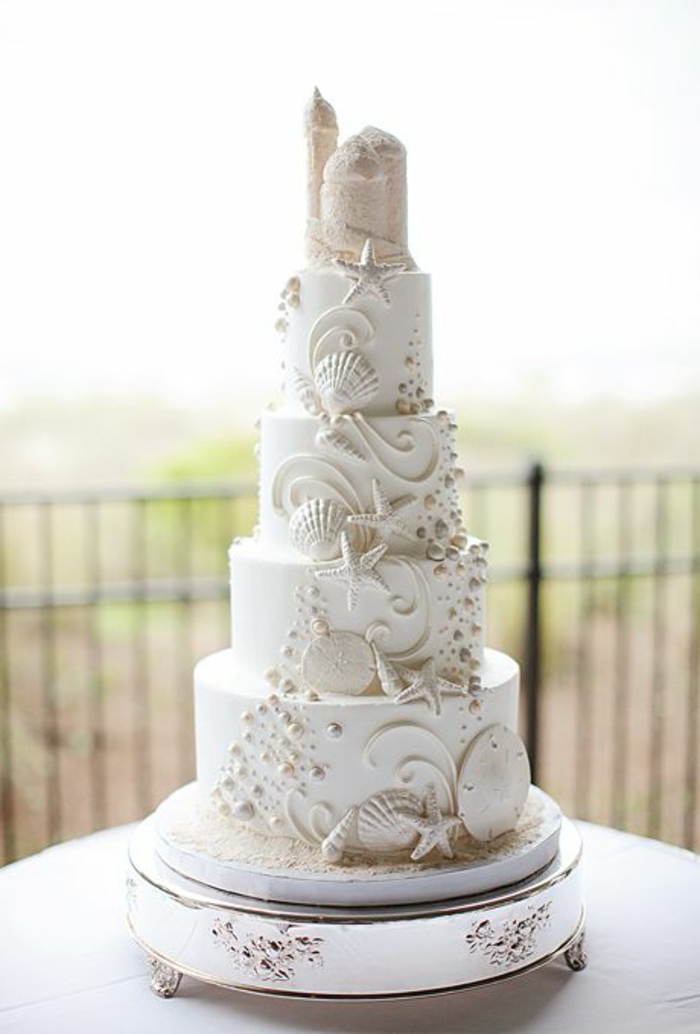 joli-gâteau-de-mariage-avec-decoration-blanche-gateau-de-mariage-original