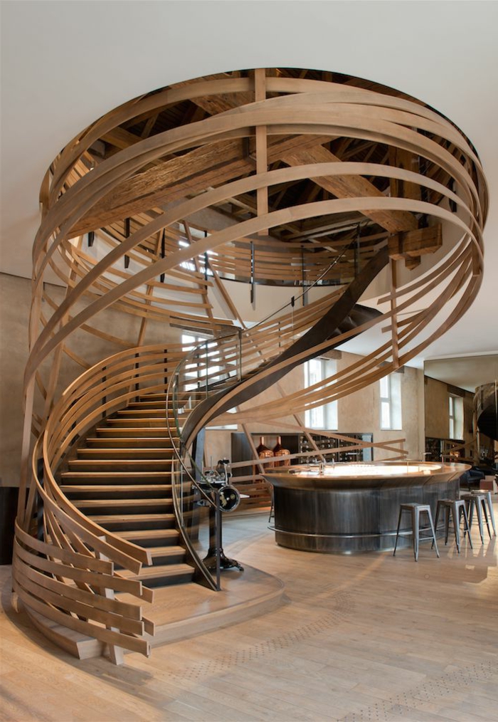 joli-interieur-avec-escalier-tournant-en-bois-avec-dimensions-grands-escalier-en-bois-clair