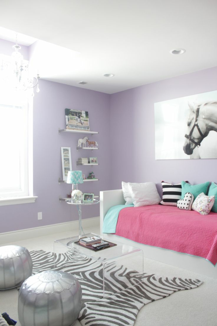 jolie-chambre-fille-ado-idee-deco-chambre-ado-avec-murs-violets-tapis-zebre