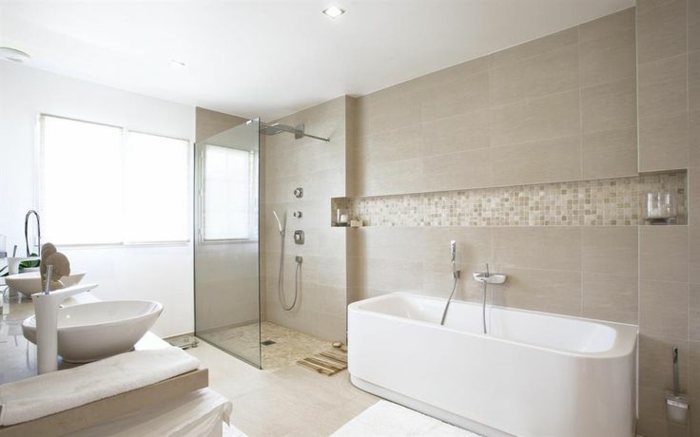 jolie-salle-de-bain-beige-salle-de-bain-taupe-pour-avoir-une-salle-d-eau-moderne-et-elegante