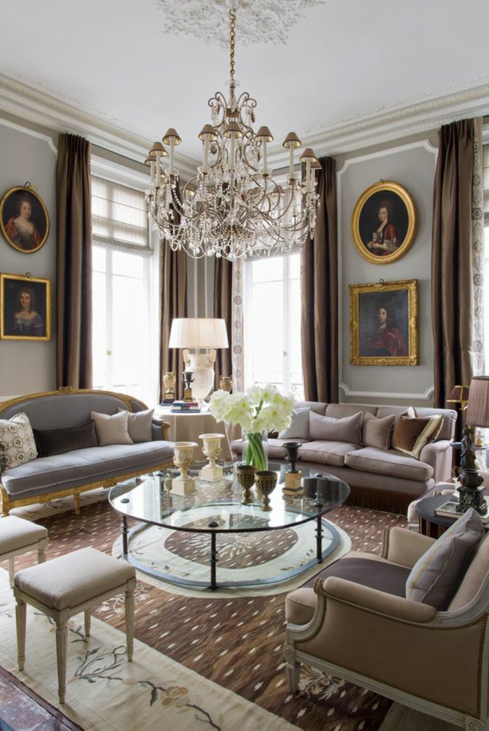 jolie-table-baroque-ronde-en-verre-pour-le-salon-moderne-lustre-cristal-plafond-blanc