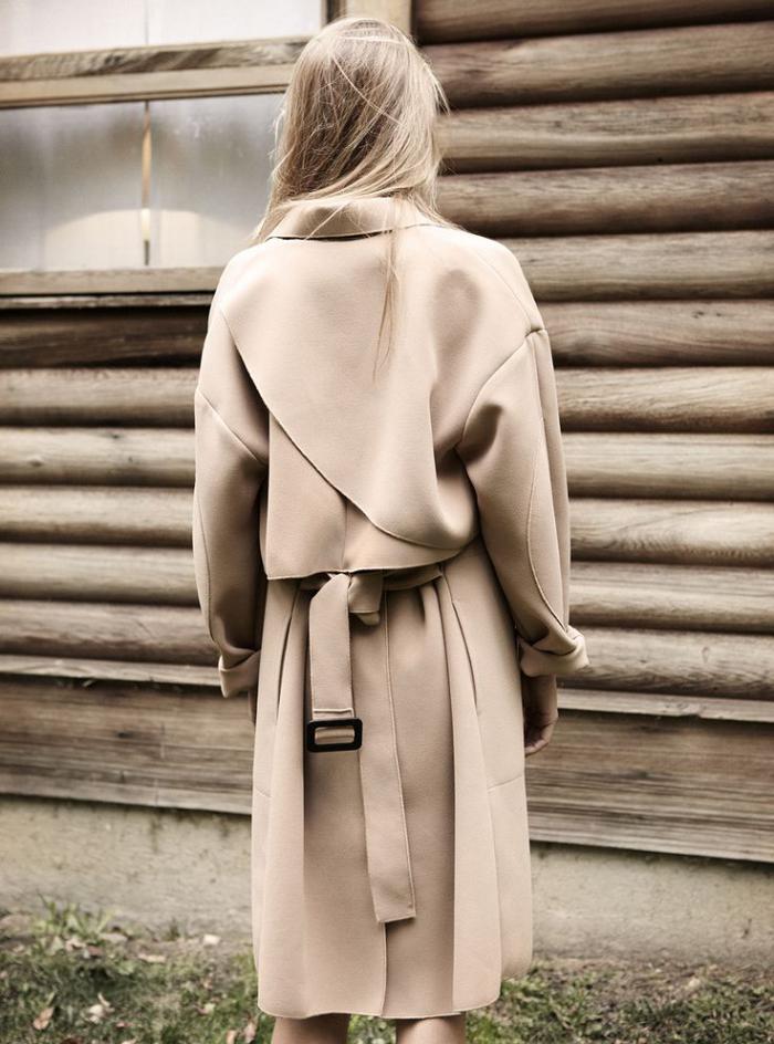 manteau-camel-un-beau-manteau-avec-ceinture-design-élégant
