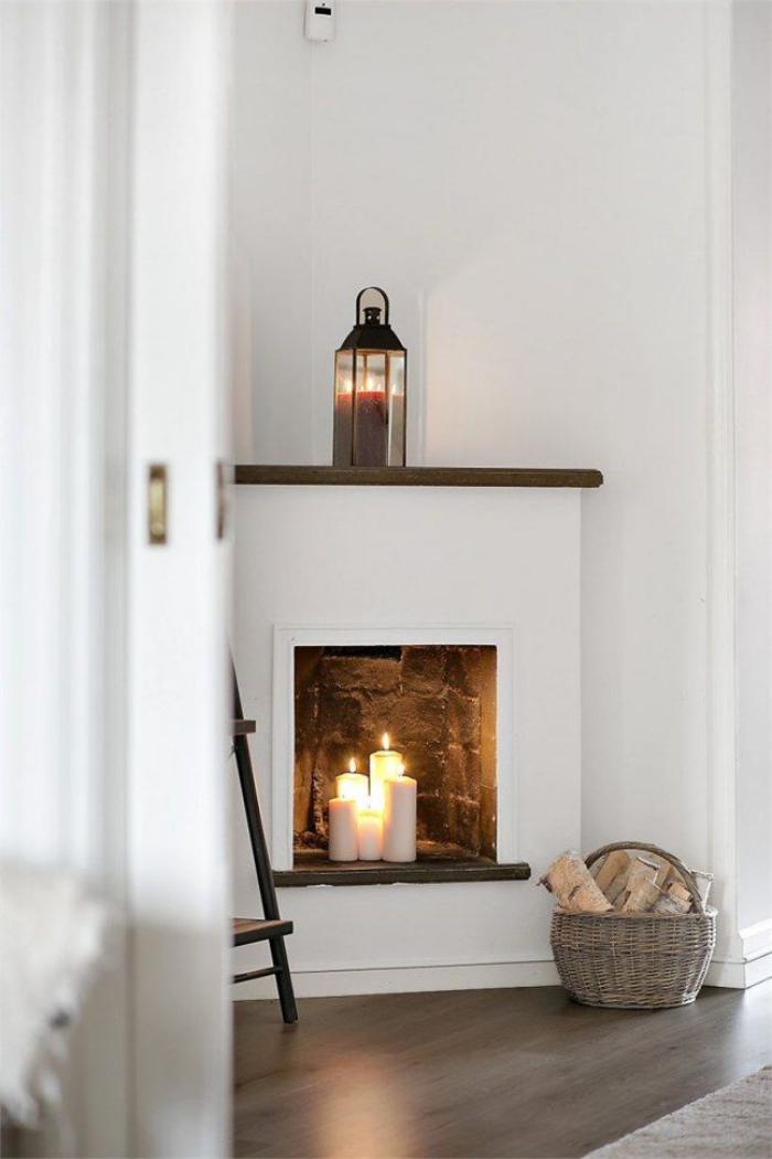 manteau-de-cheminée-décorative-lanterne-et-blanches-bougies