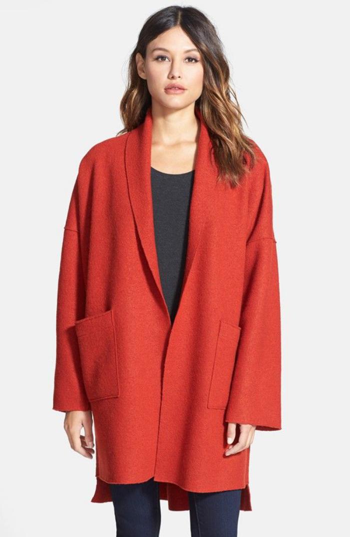 manteau-en-laine-bouillie-coupe-droite-modèle-rouge