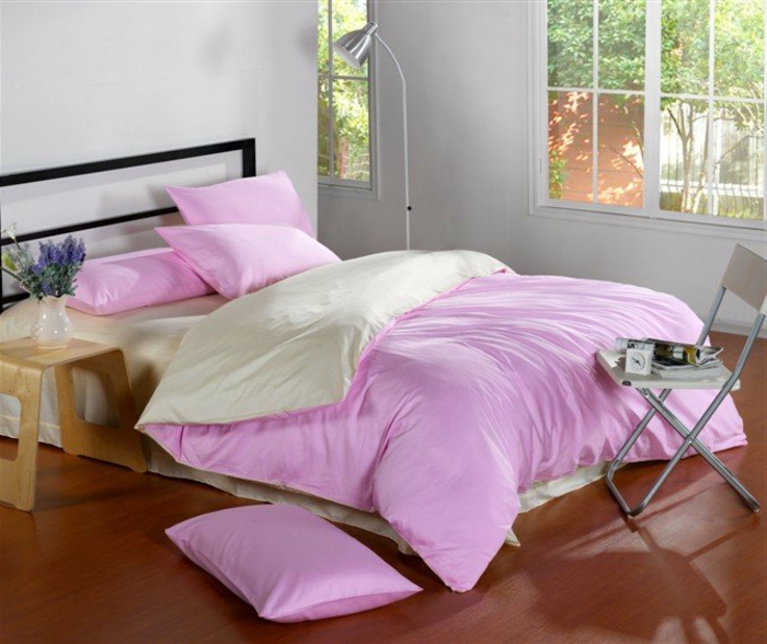parure-de-lit-bicolore-idée-décoration-chambre-adulte-pour-les-ado-en-rose