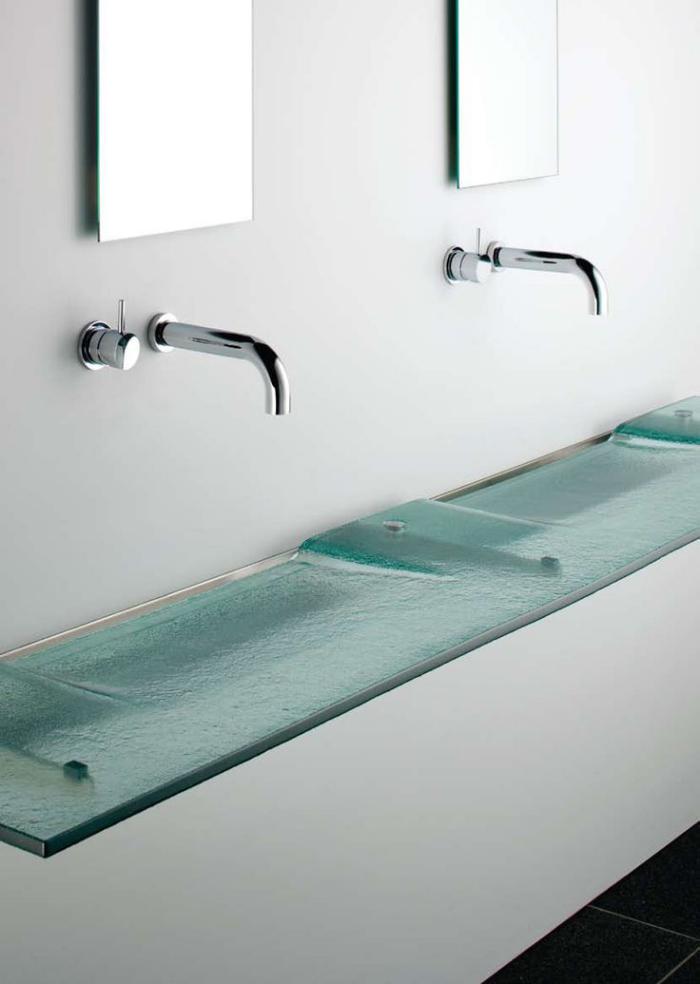 robinet-mural-vasque-longue-en-verre-design-stupéfiant
