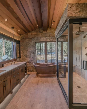 salle de bain rustique revetement plafond murs bois meubles poignees noires