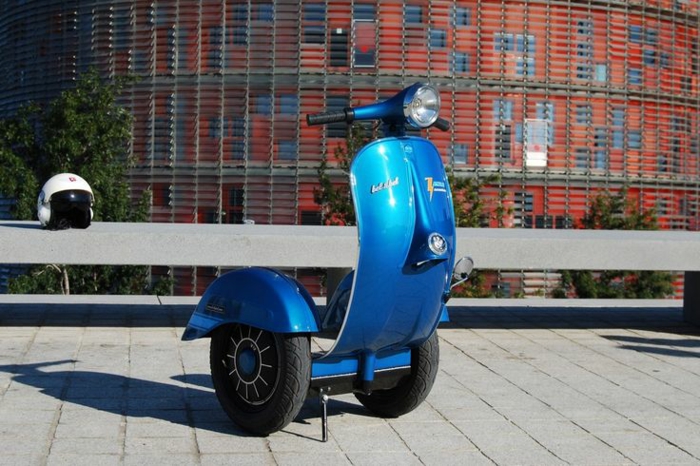 scooter-motor-vintage-vespa-primavera-ville-pure-à-deux-roux-electriques
