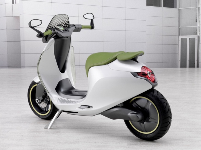 scooter-éléctrique-cool-modèle-vert-originale-réalisation-pas-encore-complete
