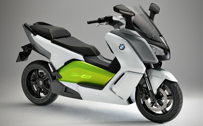 scooter-éléctrique-de-BMW-cool-modèle-en-vert-et-blanc-idée