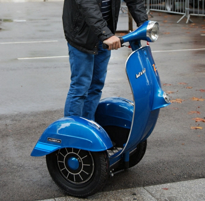 vespa-moderne-scooter-vespa-occasion-idée-écologique-bleu