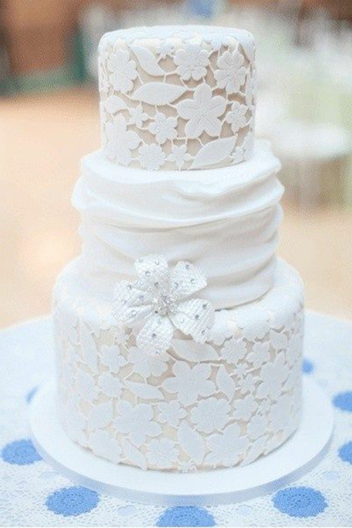 wedding-cake-en-dentelle-gateau-de-mariage-pièce-montée-coux-mariage-blanc