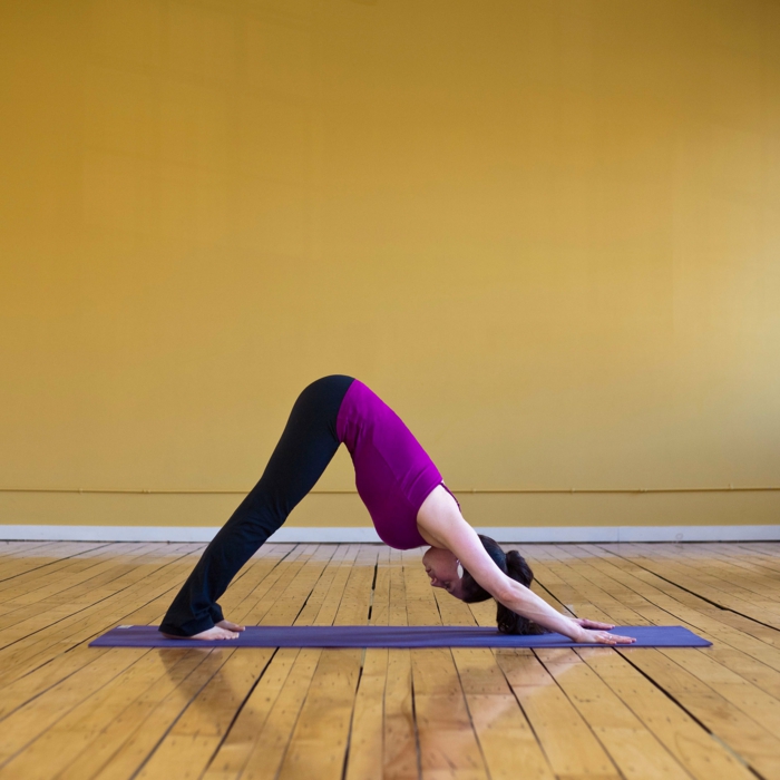 yoga-exercices-respiration-idée-santé-sportif-votre-tapis-de-yoga-bleue