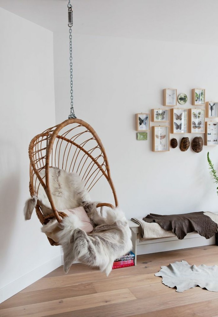 0-ambiance-scandinave-meuble-suedois-chaise-berçante-en-bois-clair-pour-le-salon-scandinave